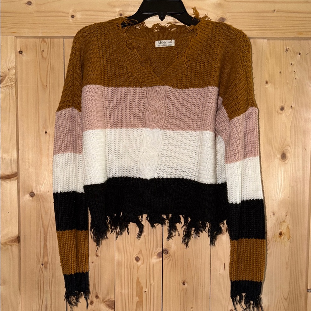 Super cute Full Circle Trends Juniors sweater size large